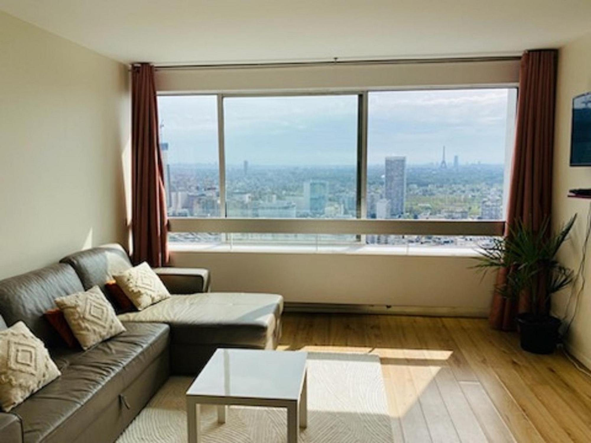 Paris La Defense Eiffel Tower Outlook *